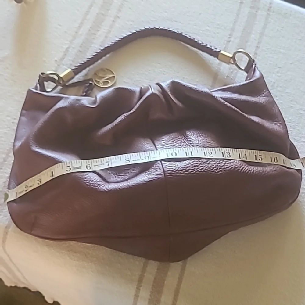 Johnston & Murphy leather shoulder bag. Pebbled leather in EUC. (#1028)